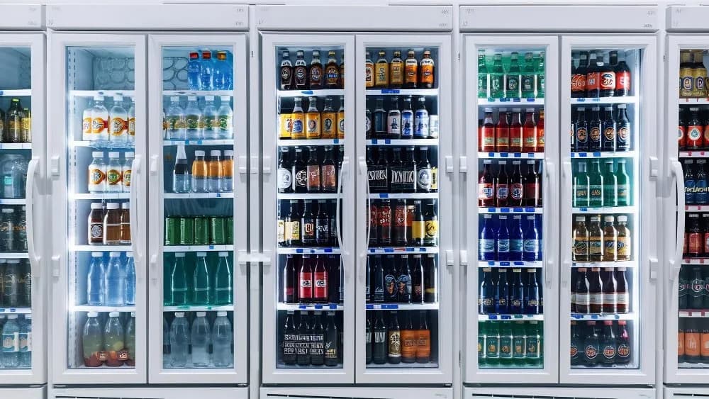Lodówka na napoje: Jak wybrać idealną i nie przepłacić?